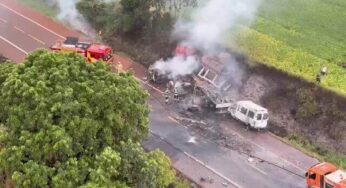 Carreta, caminhão e van batem e pegam fogo na BR-369, em Juranda; uma pessoa morre