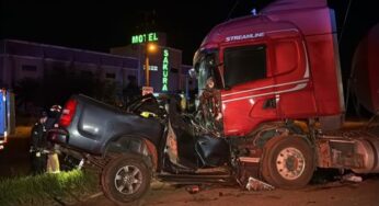 Grave acidente entre caminhão e caminhonete na BR-369 em Cascavel termina com uma morte