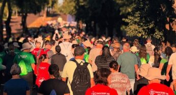 Fieis percorrem vários quilômetros durante a peregrinação do Ano Jubilar em Assis Chateaubriand