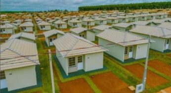 Assis Chateaubriand realiza pagamento de aporte para construção de 32 Casas no Distrito Encantado do Oeste; Quase R$ 2 milhões