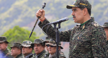 Maduro aparece de farda e se diz pronto para se defender dos EUA
