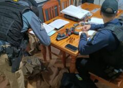 Três policiais são presos no Paraná suspeitos de fornecer armas para criminosos e forjar flagrantes