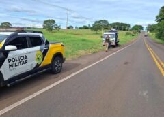 Caminhonete bate em placa de sinalização na PR-323, em Perobal, e motorista fica ferido