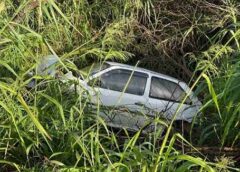 Carona pede ajuda após capotamento e jovem é resgatado encarcerado em Cascavel