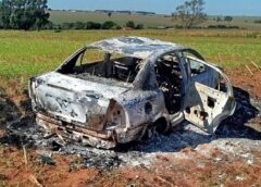 Carro destruído pelo fogo é encontrado em área rural de Terra Roxa
