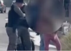 Vídeo: Mulher deu a luz uma pistola 9mm durante abordagem policial
