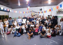 Assis Chateaubriand promove entrega de uniformes para alunos de capoeira