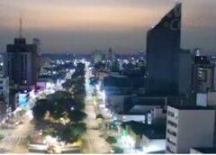 Ó, os ETs de novo!? Clarão misterioso no céu chama atenção no Oeste