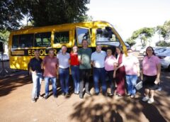 Zeca Dirceu entrega Micro-ônibus para Transporte Escolar em Assis Chateaubriand