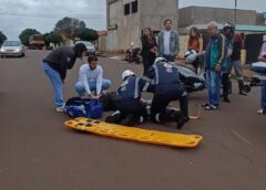 Acidente entre Honda Biz e Fusca deixa jovem com fratura exposta no Centro de Assis Chateaubriand